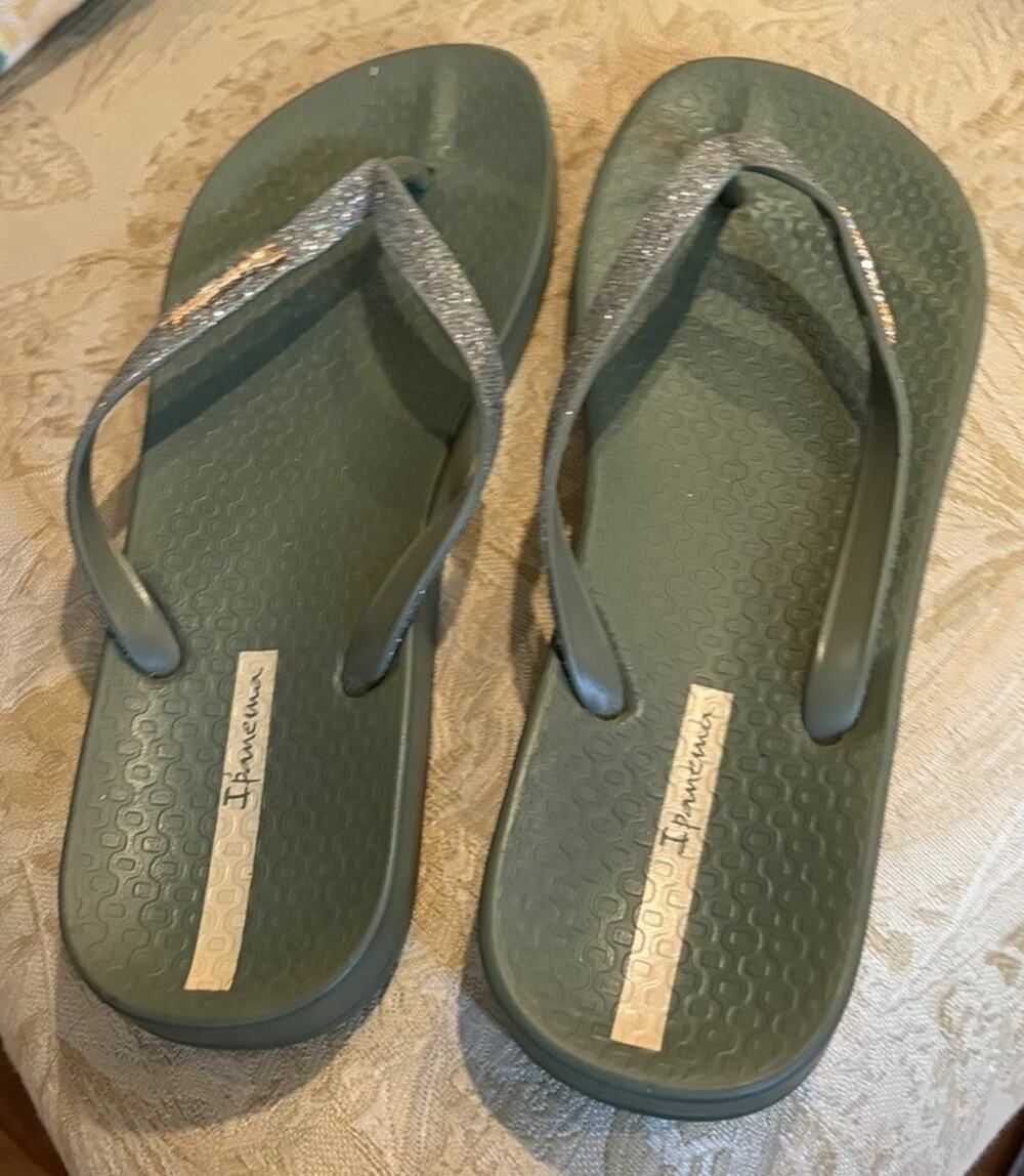 Women's Ipanema "Ana" Sparkle *Glittery* Green Thong Flip Flops Size 8 EUC!